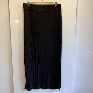a.n.a. Black maxi skirt size L
